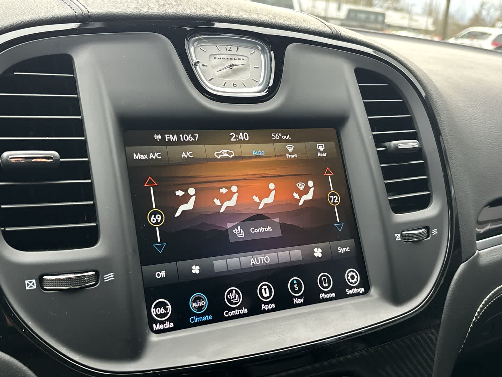 Thumbnail: 2023 Chrysler 300 - 14