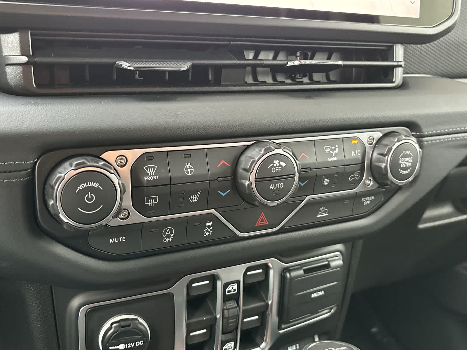 Thumbnail: 2026 Jeep Gladiator - 23