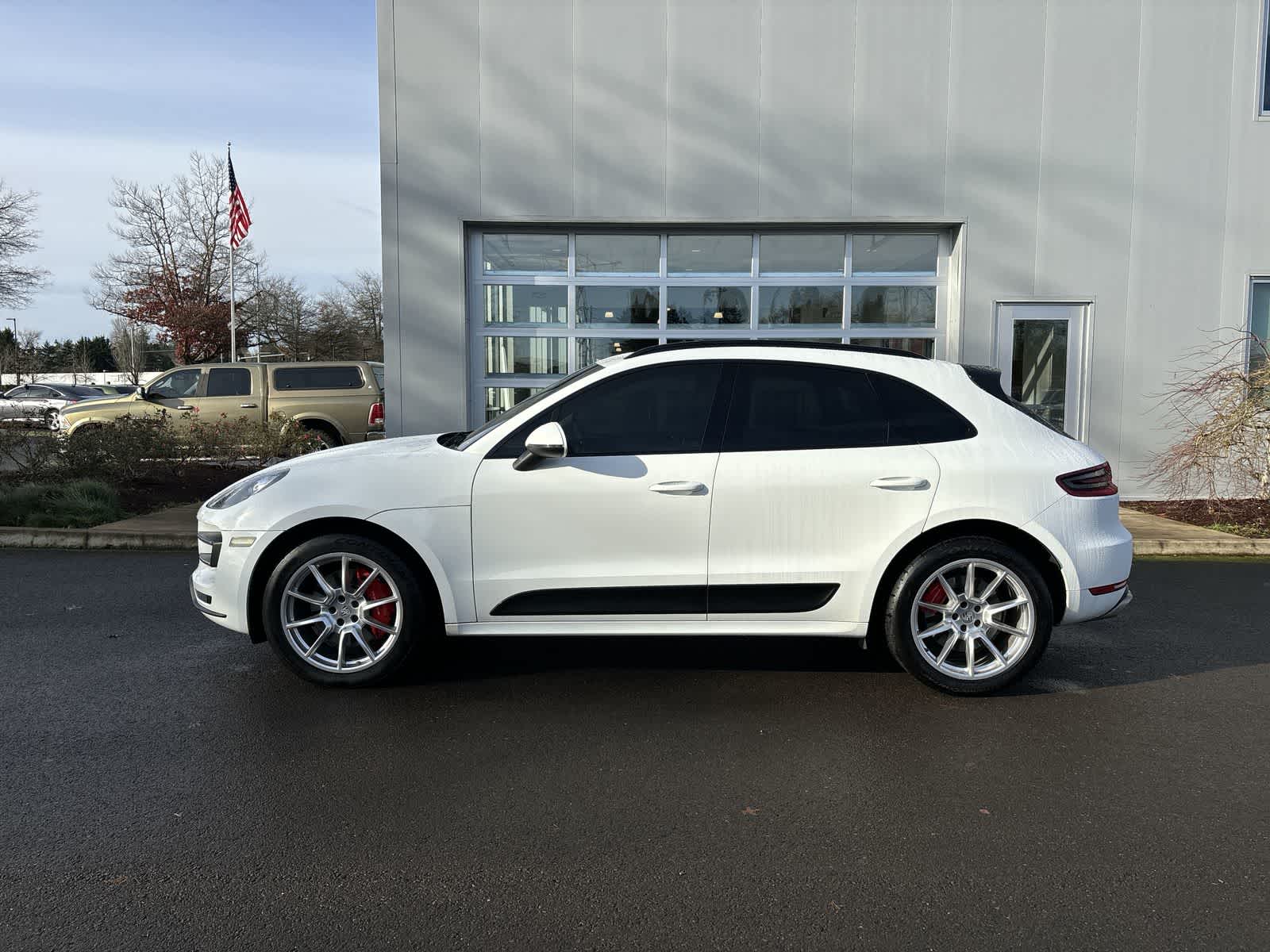 Thumbnail: 2015 Porsche Macan - 2