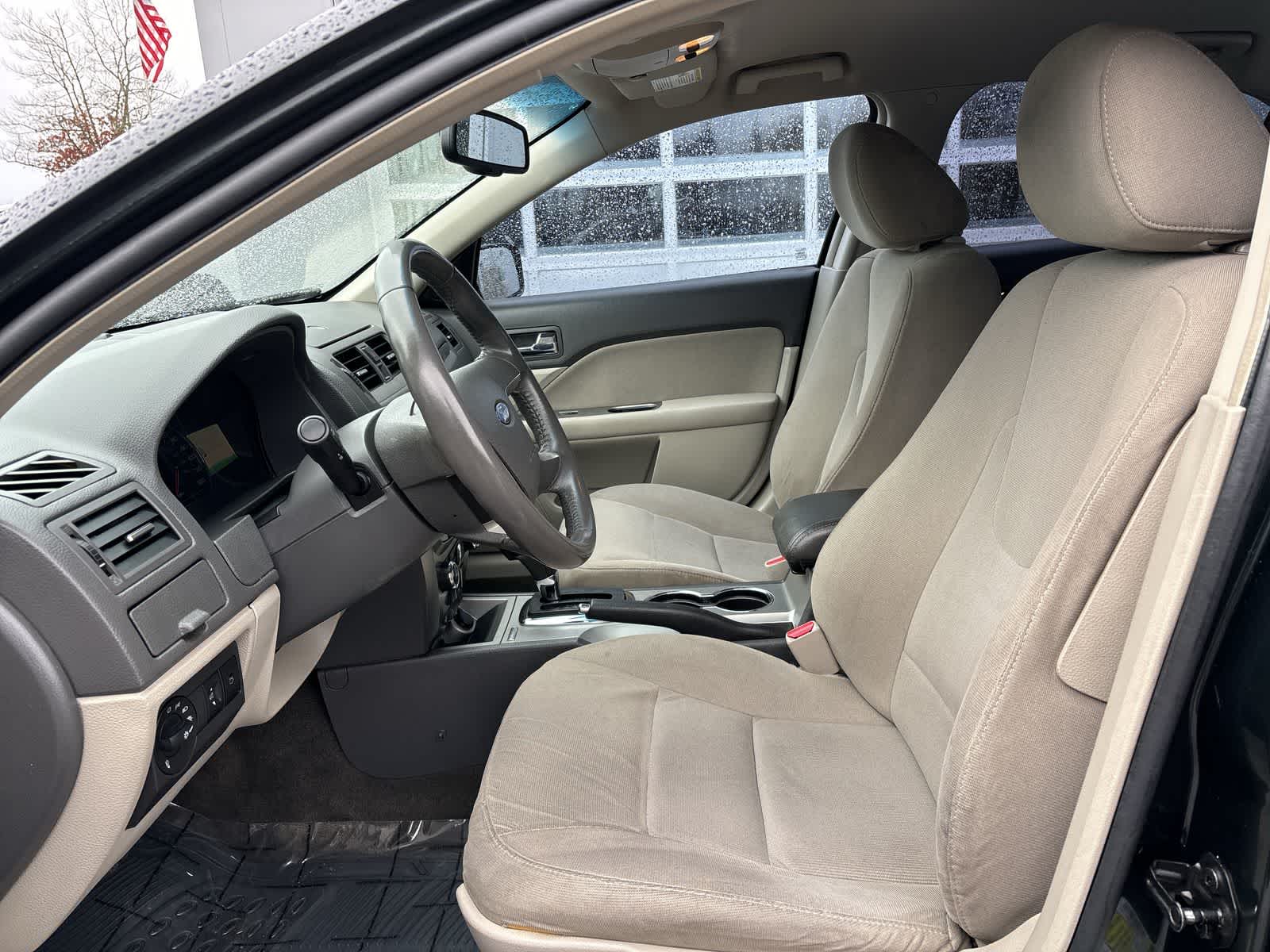 Thumbnail: 2010 Ford Fusion - 10