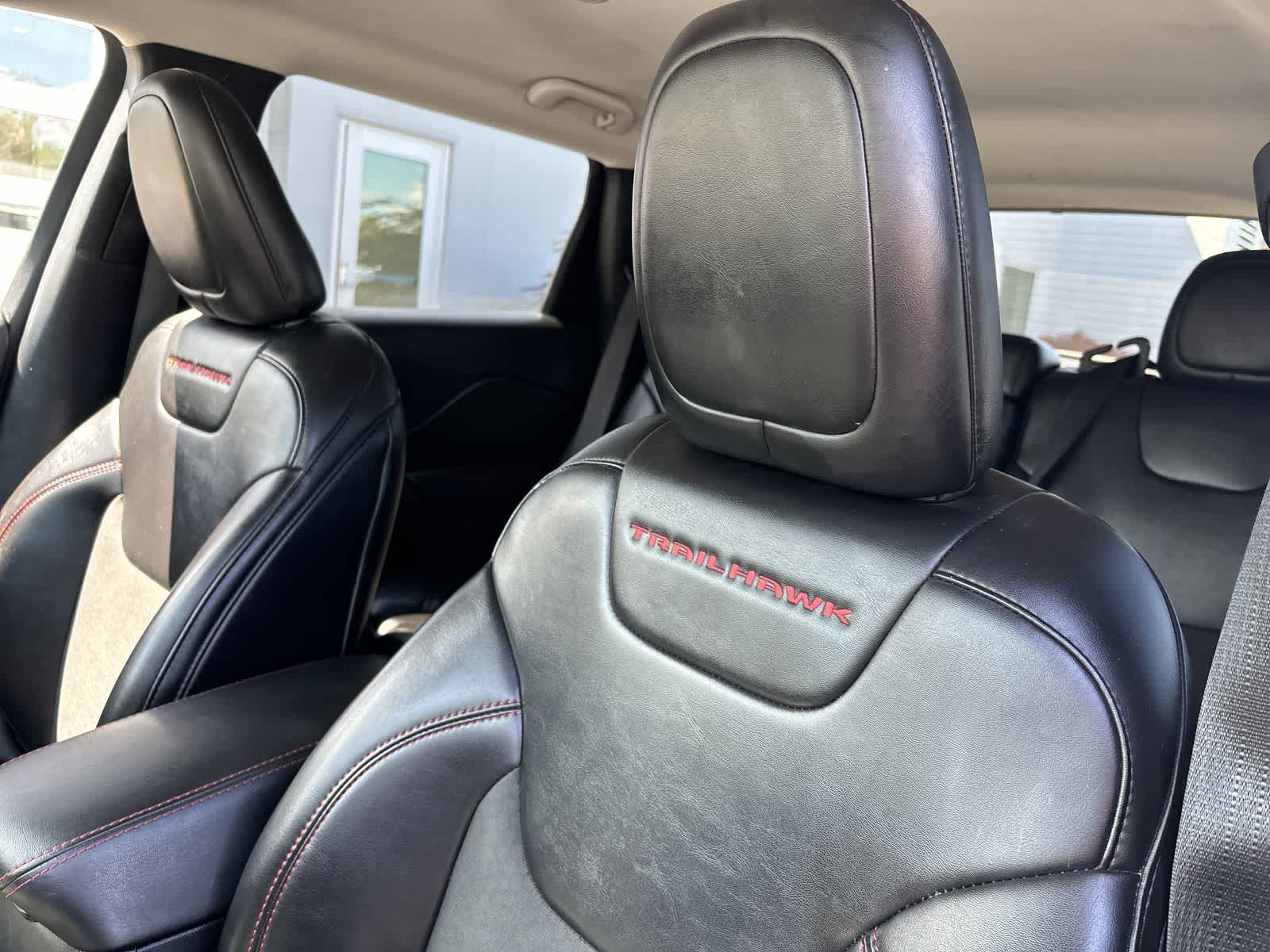 Thumbnail: 2019 Jeep Cherokee - 12