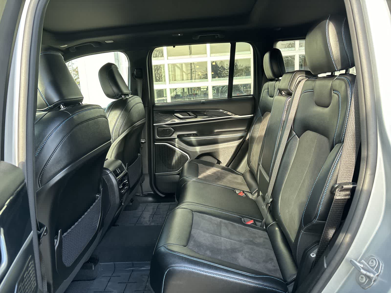 Thumbnail: 2022 Jeep Grand Cherokee - 8