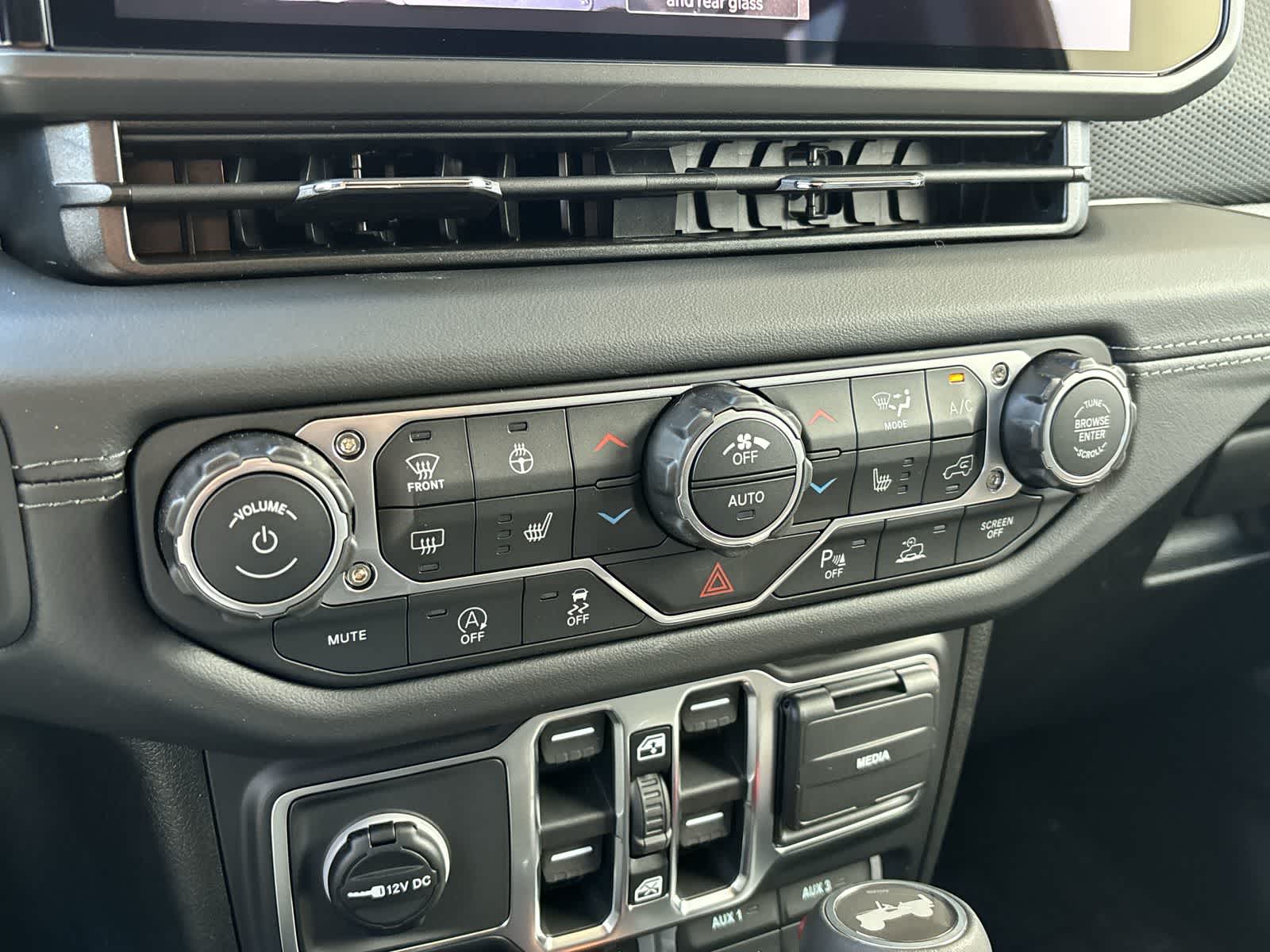 Thumbnail: 2026 Jeep Wrangler - 23