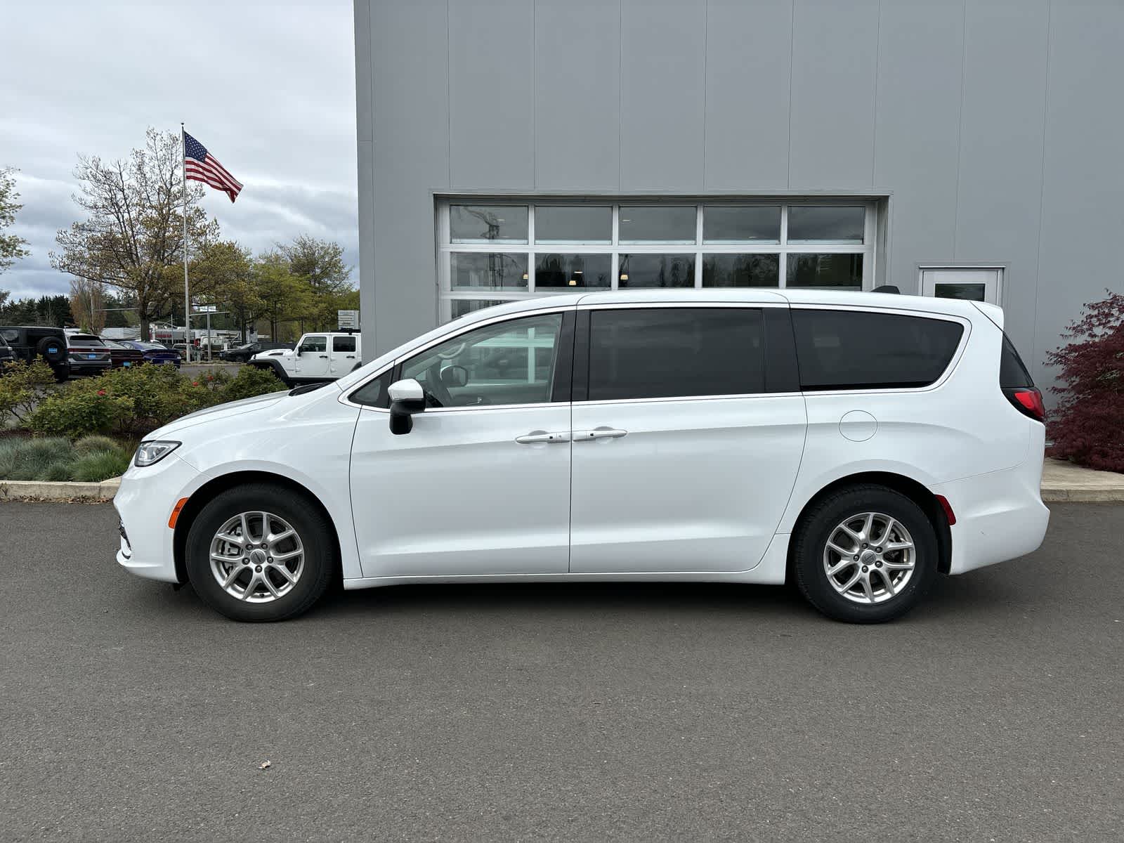 Thumbnail: 2023 Chrysler Pacifica - 2