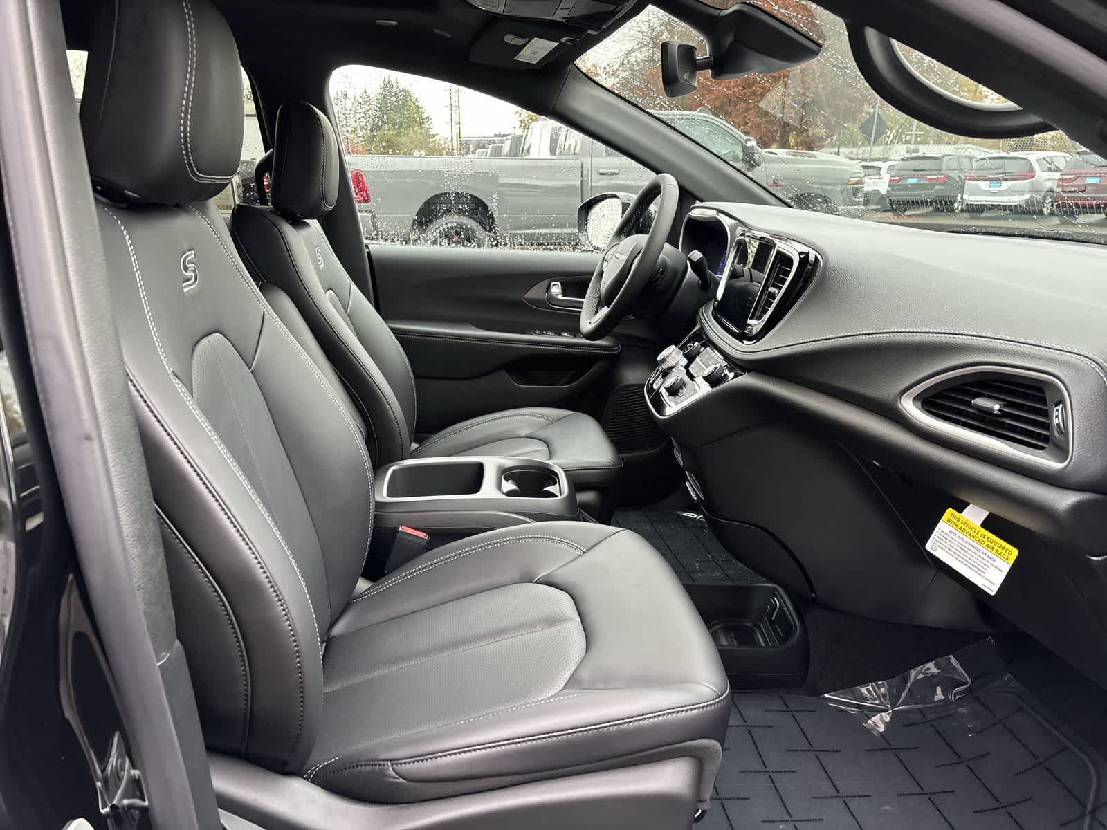 Thumbnail: 2026 Chrysler Pacifica - 5