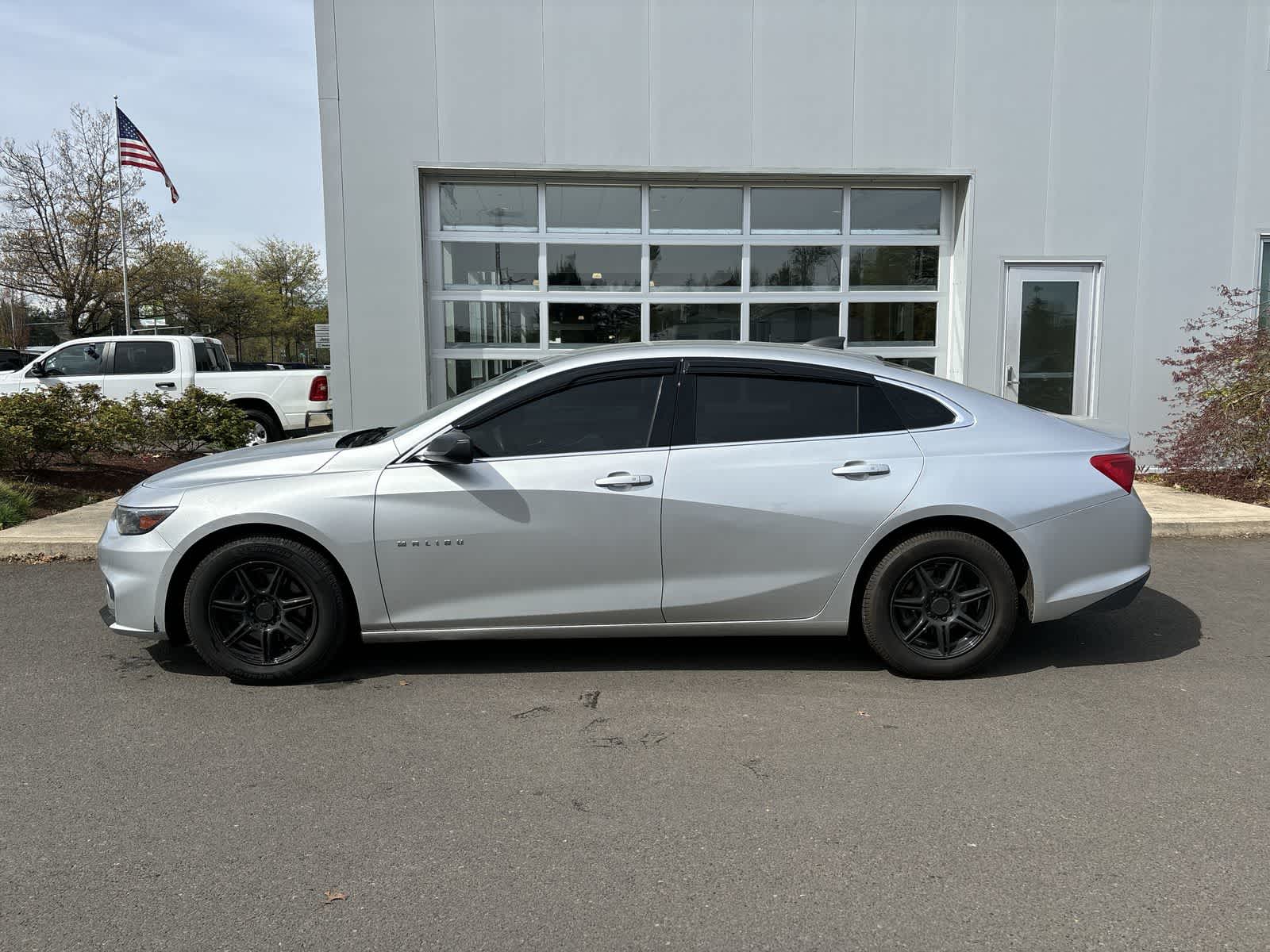 Thumbnail: 2018 Chevrolet Malibu - 2