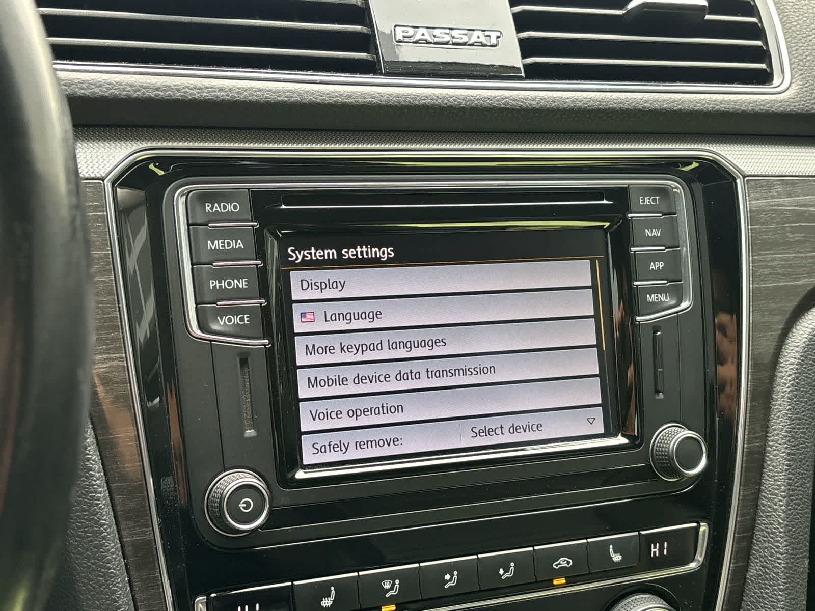 Thumbnail: 2018 Volkswagen Passat - 20