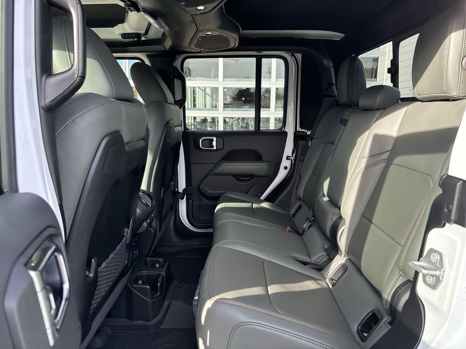 Thumbnail: 2025 Jeep Gladiator - 9