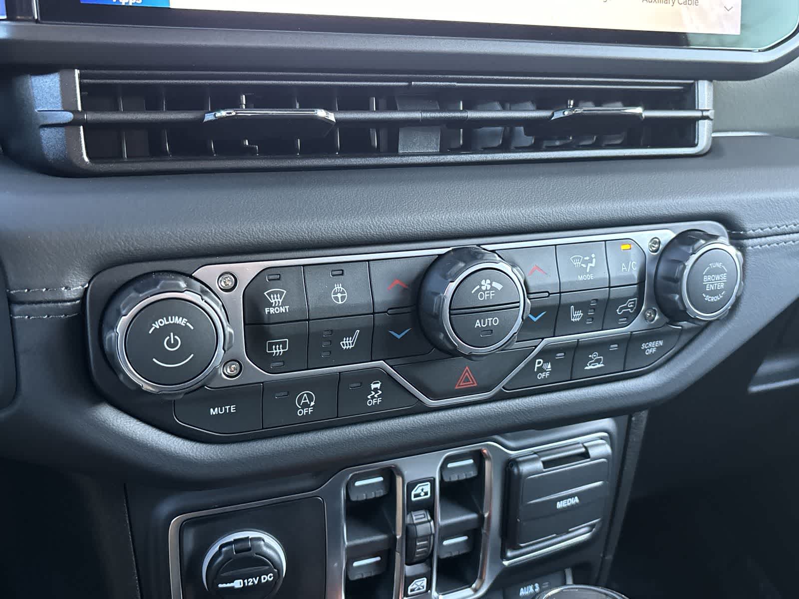 Thumbnail: 2026 Jeep Gladiator - 25