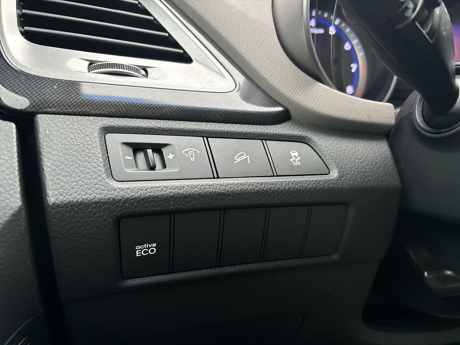 Thumbnail: 2015 Hyundai Santa Fe - 8