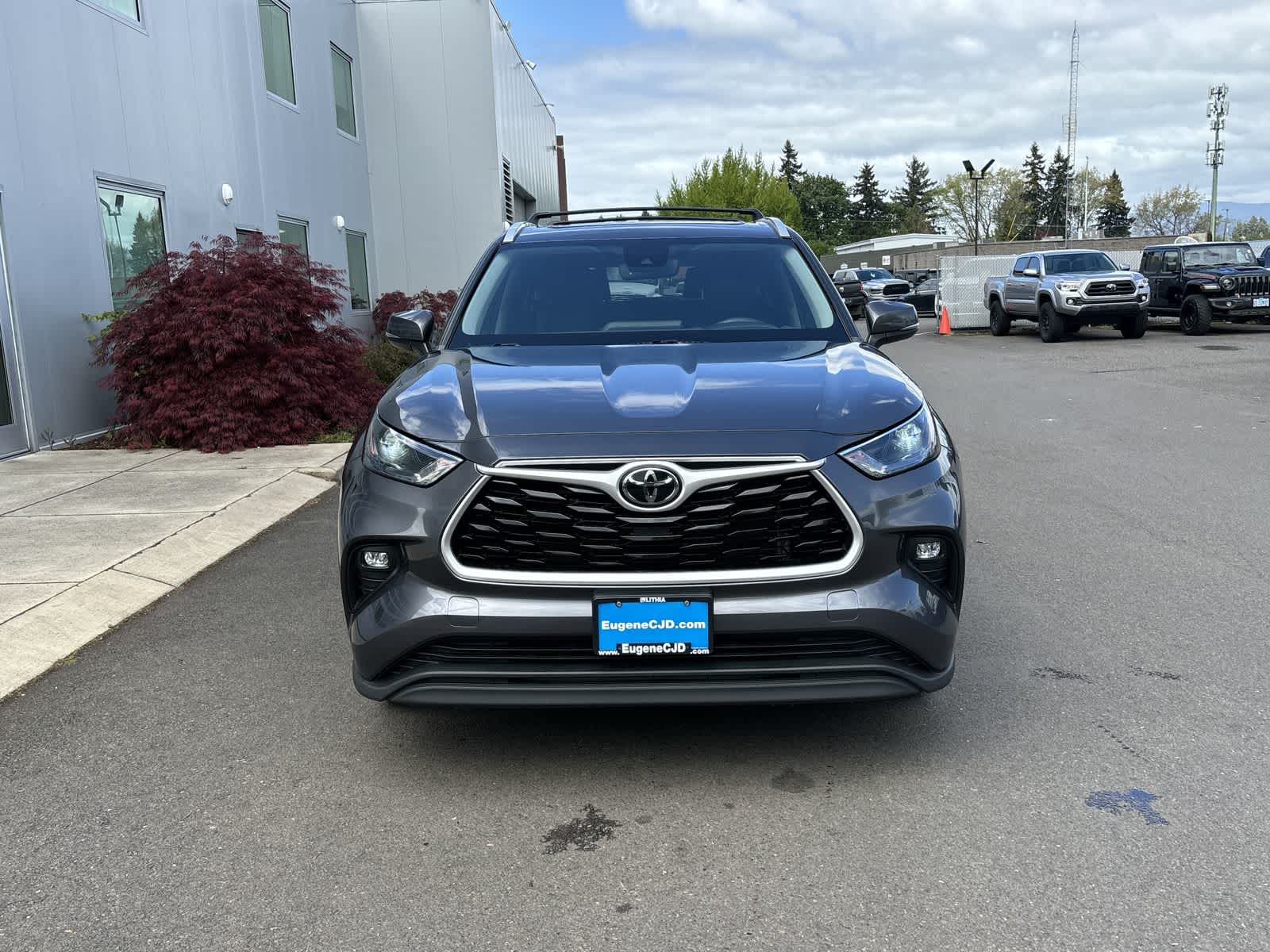 Thumbnail: 2023 Toyota Highlander - 8