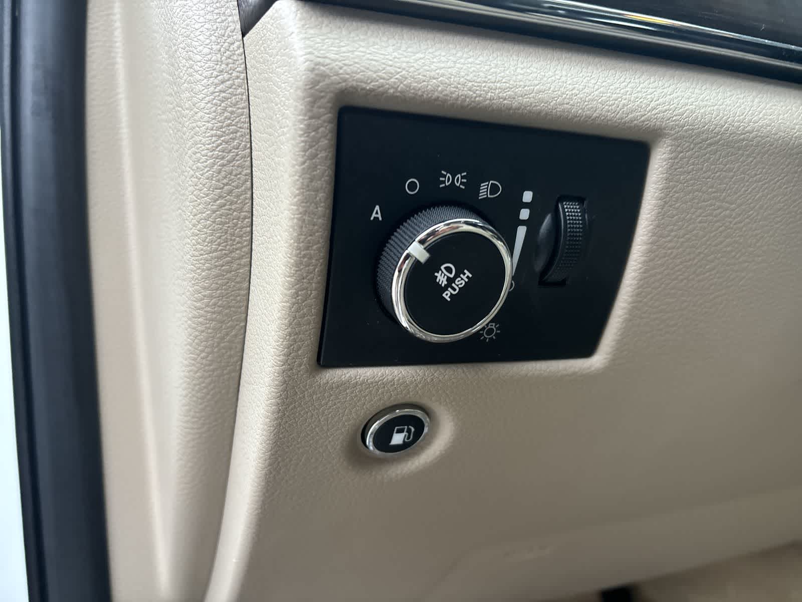 Thumbnail: 2014 Jeep Grand Cherokee - 9