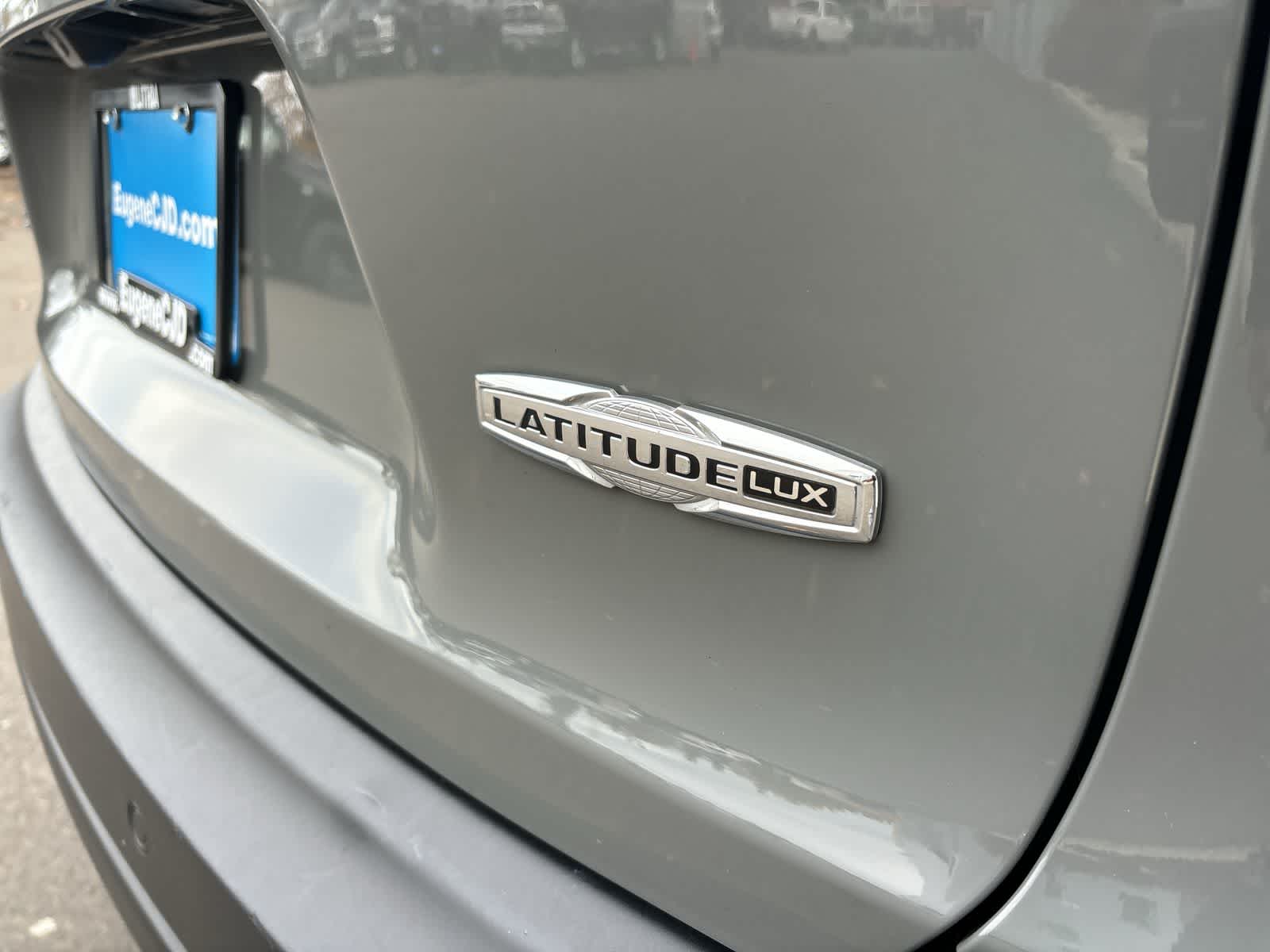 2021 Jeep Cherokee Latitude Lux photo 3