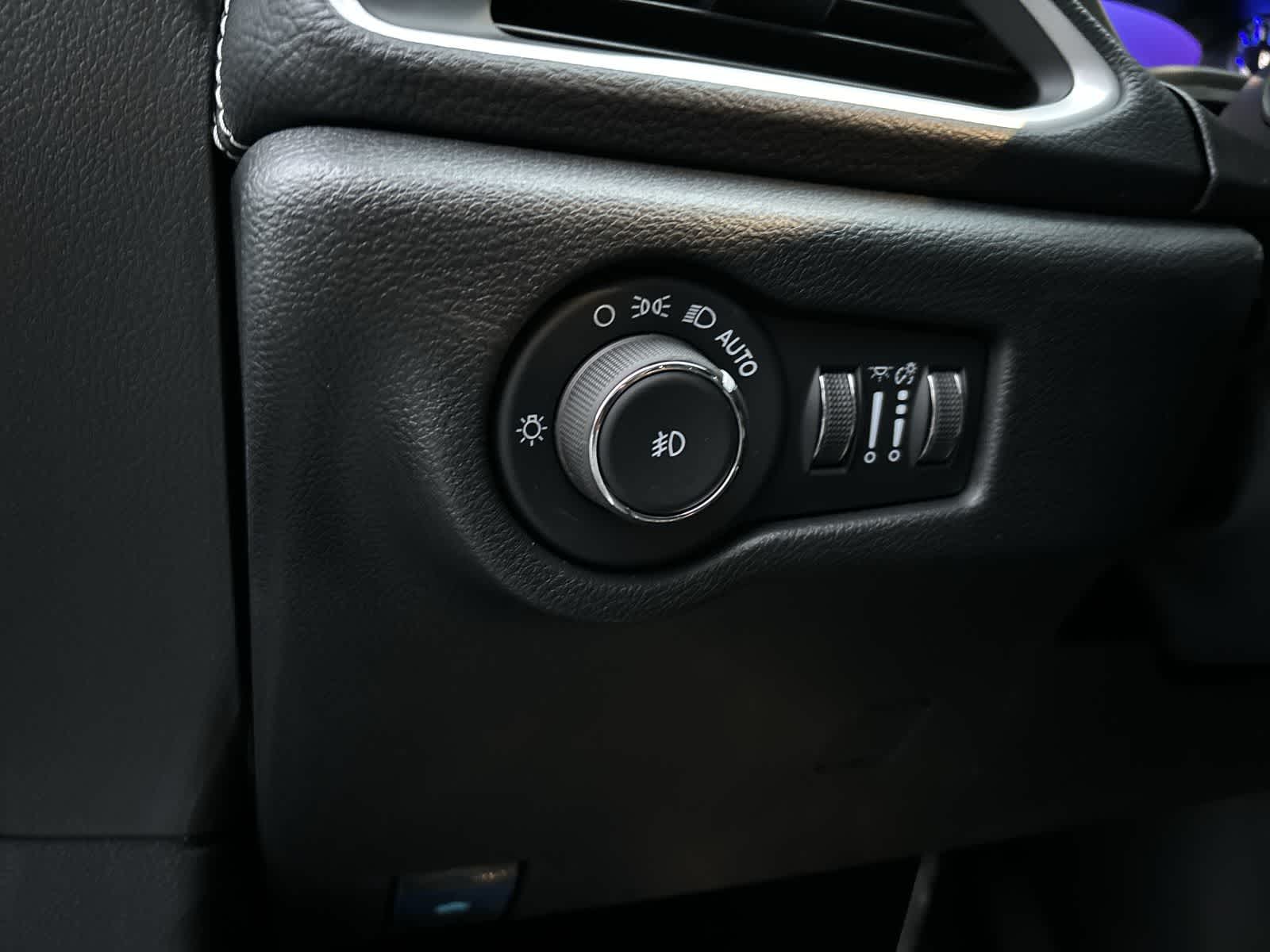 Thumbnail: 2026 Chrysler Pacifica - 10