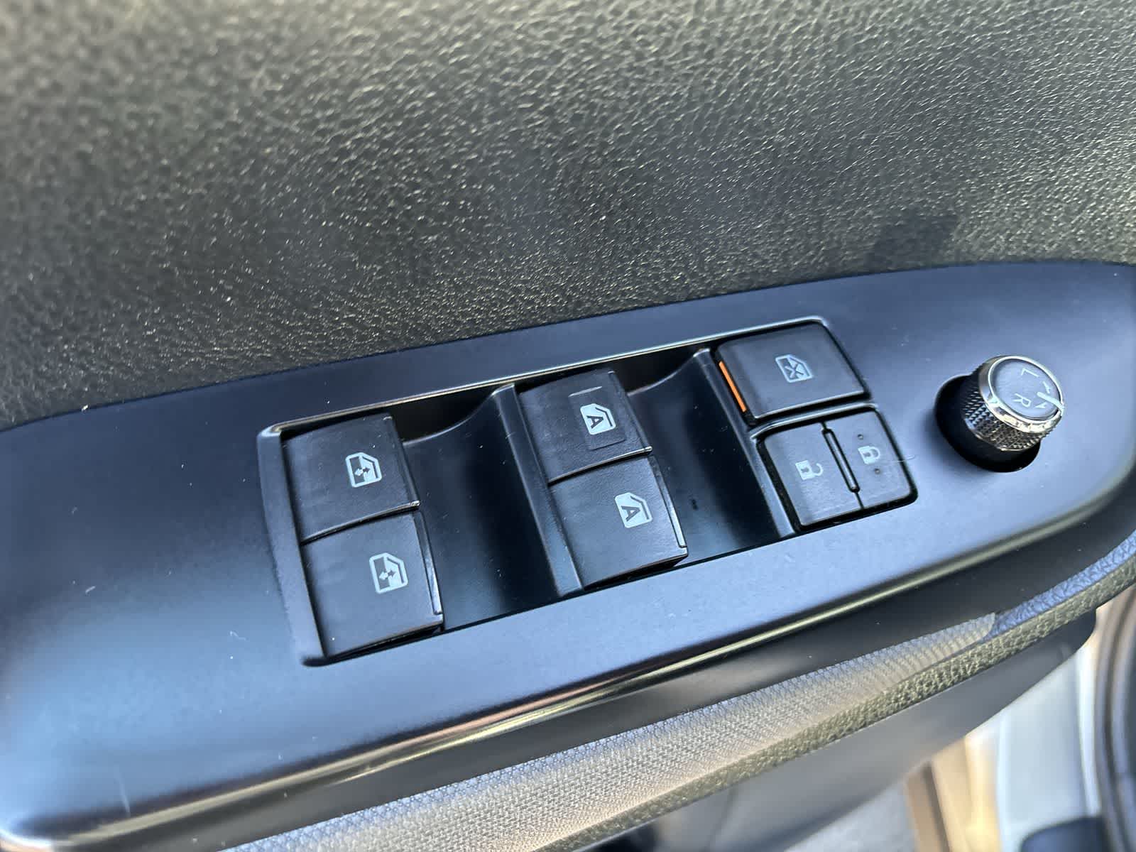 Thumbnail: 2014 Toyota Highlander - 8