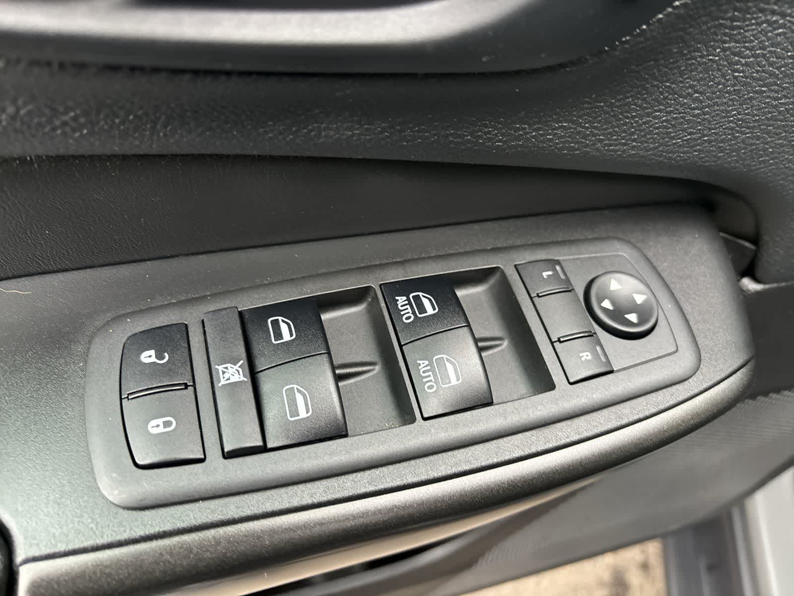 Thumbnail: 2019 Jeep Cherokee - 11