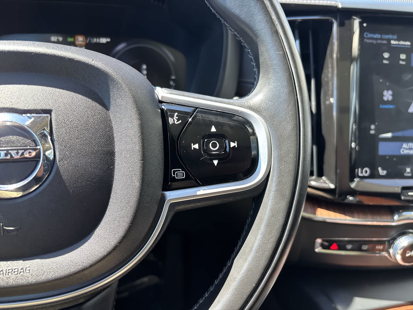 Thumbnail: 2019 Volvo XC60 - 12