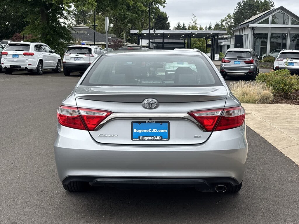Used 2015 Toyota Camry SE Sedan