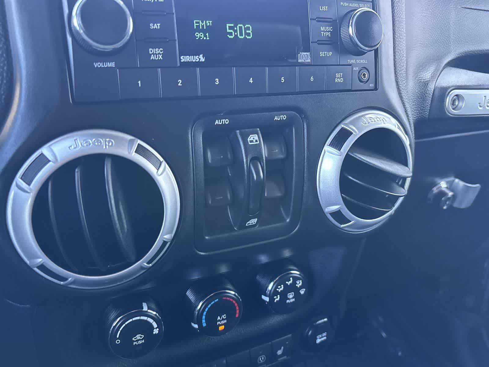 Thumbnail: 2014 Jeep Wrangler - 18