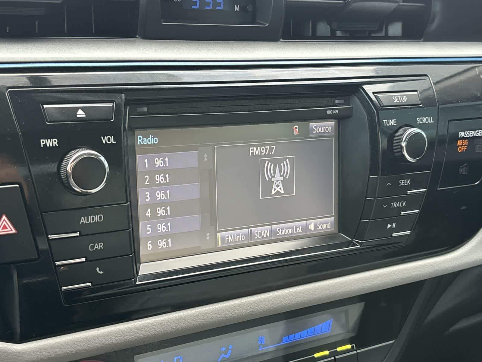 Thumbnail: 2015 Toyota Corolla - 18