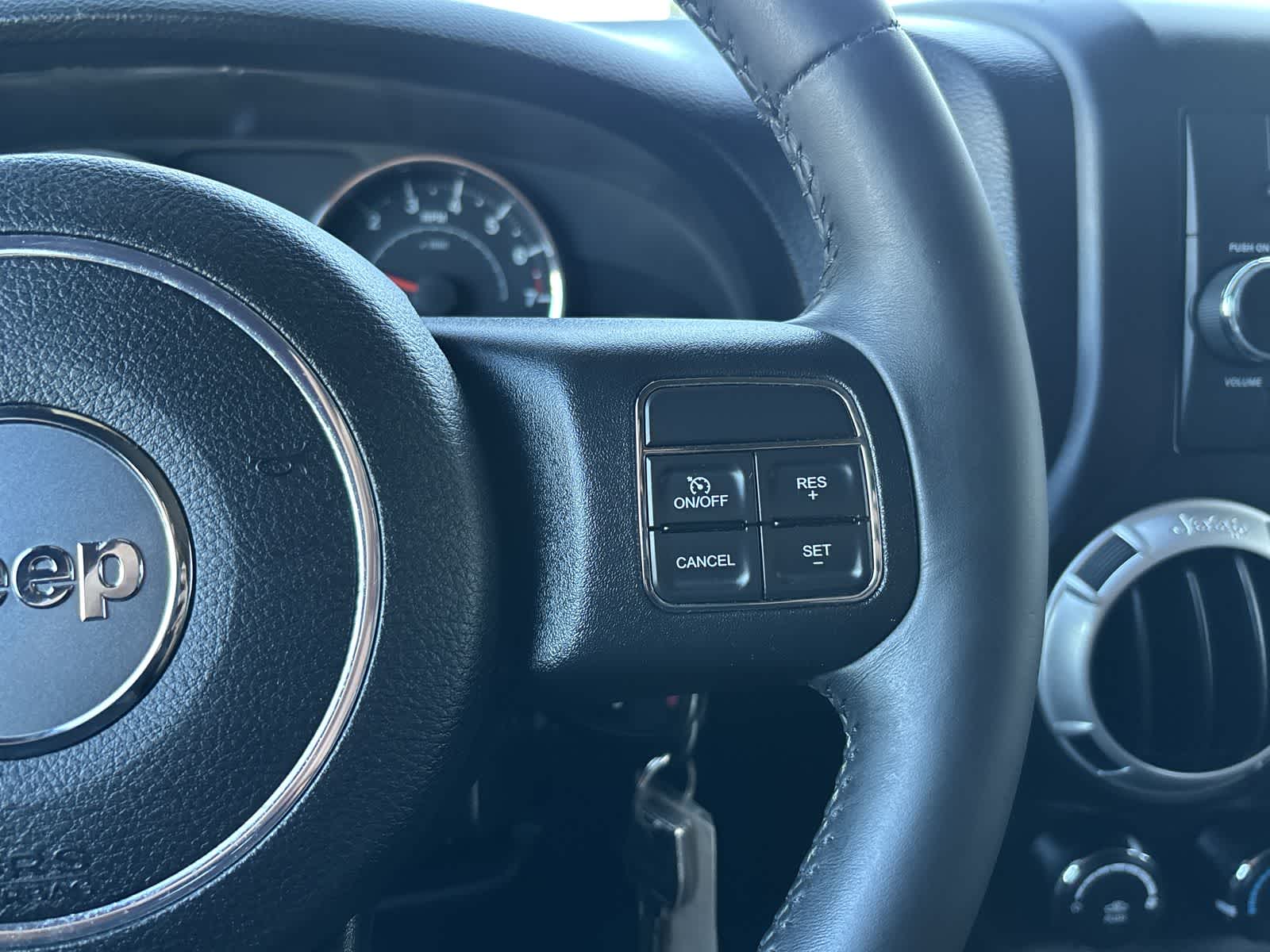 Thumbnail: 2014 Jeep Wrangler - 15