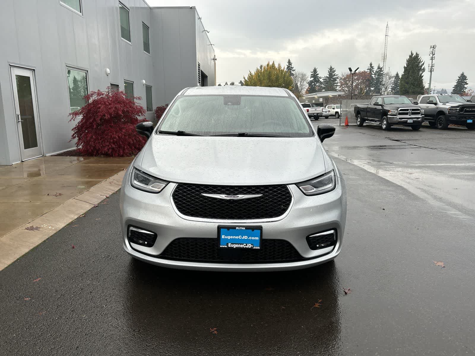 Thumbnail: 2024 Chrysler Pacifica - 8