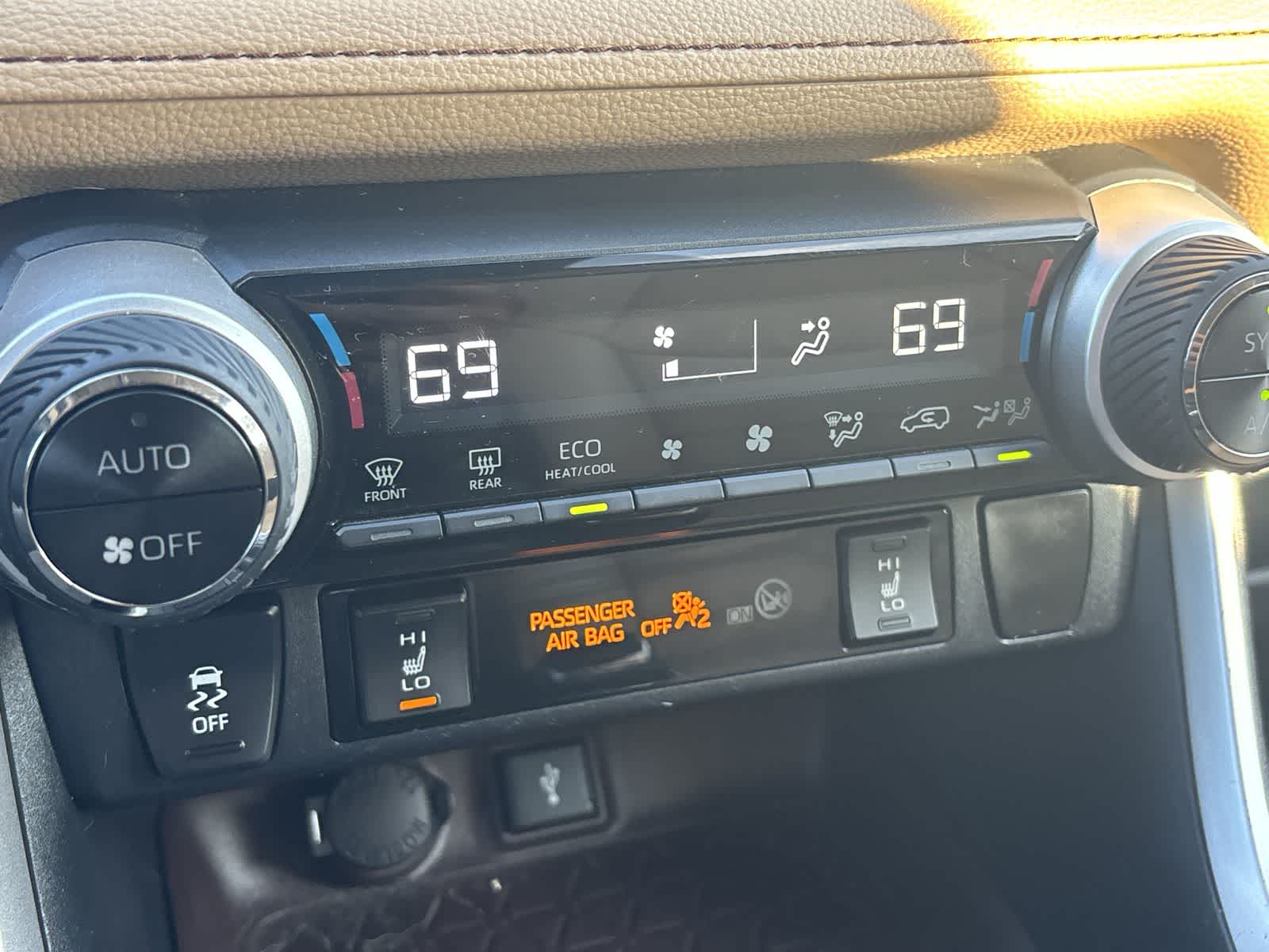 Thumbnail: 2020 Toyota RAV4 - 23