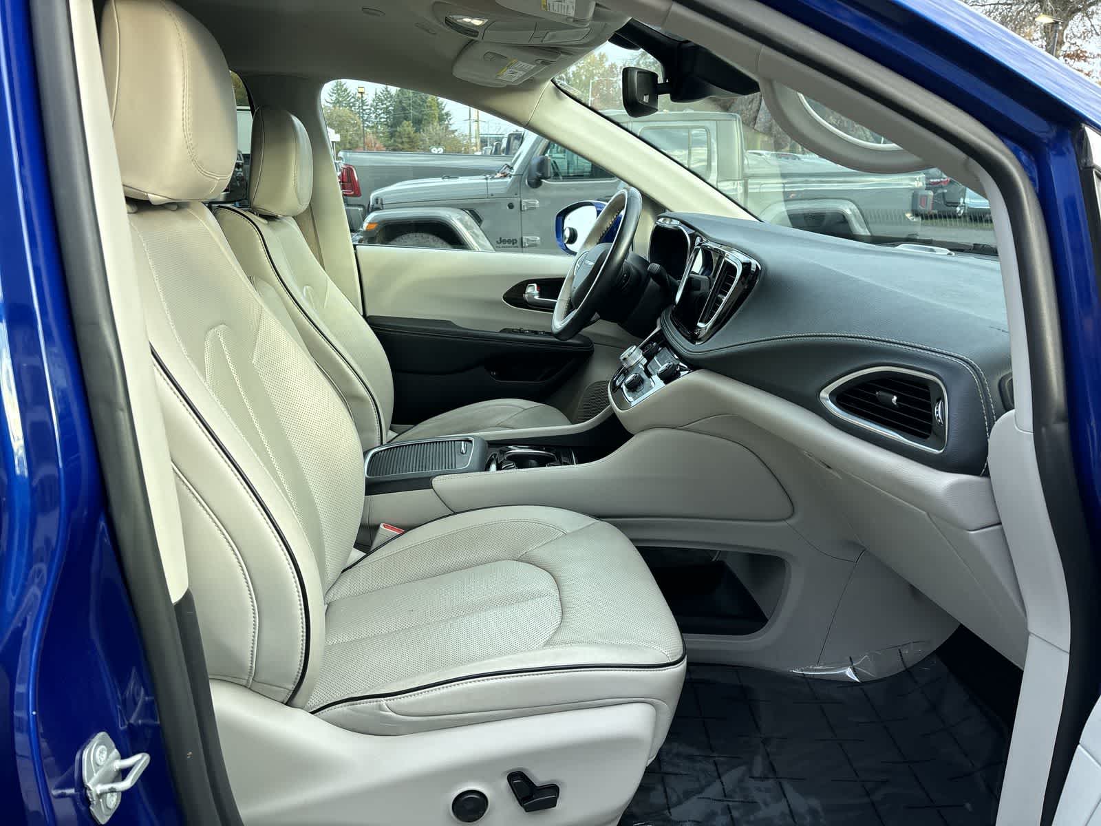 2021 Chrysler Pacifica Hybrid Limited photo 4