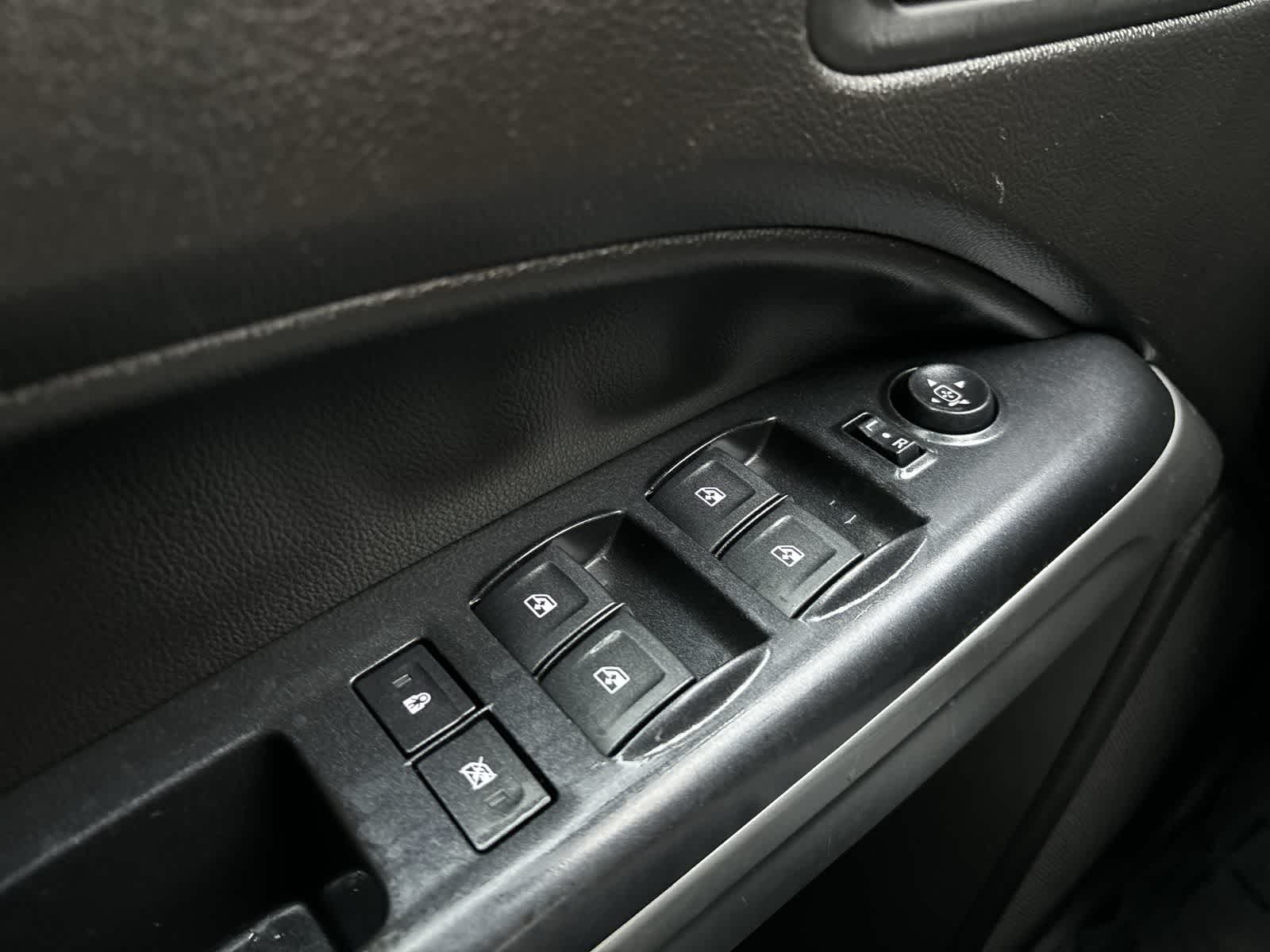 Thumbnail: 2017 Chevrolet Colorado - 9