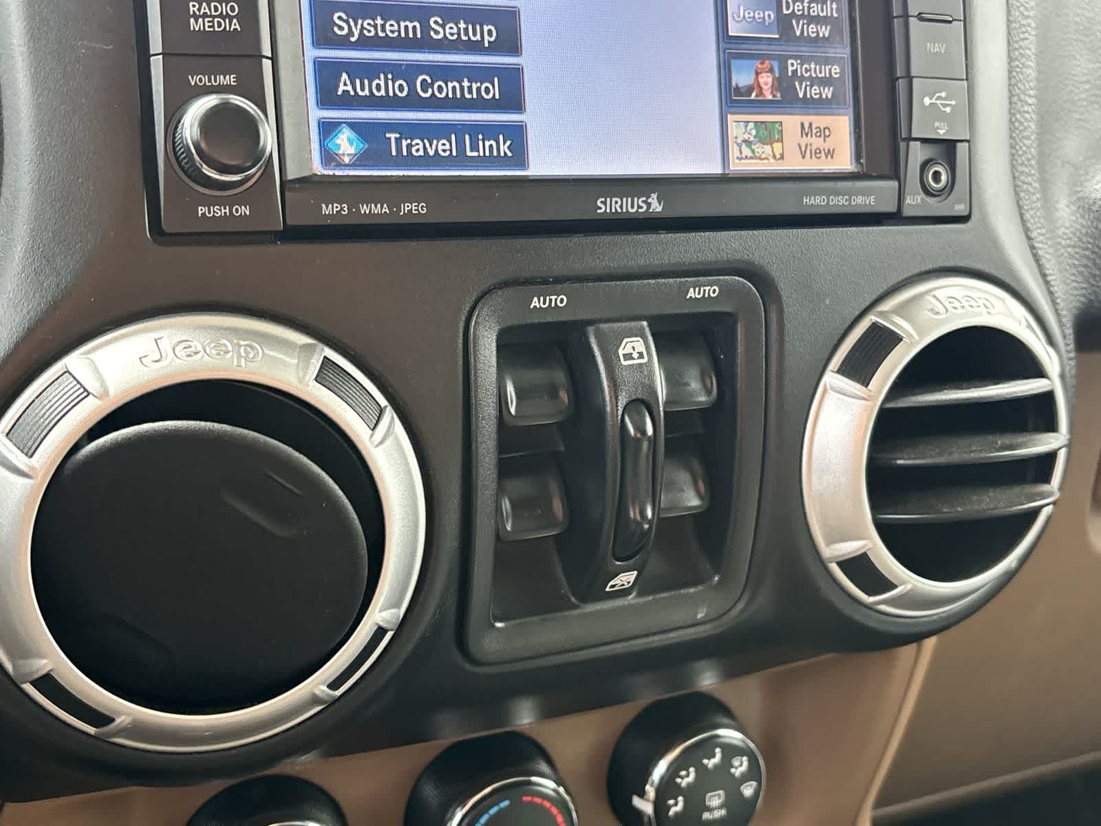 Thumbnail: 2015 Jeep Wrangler - 21