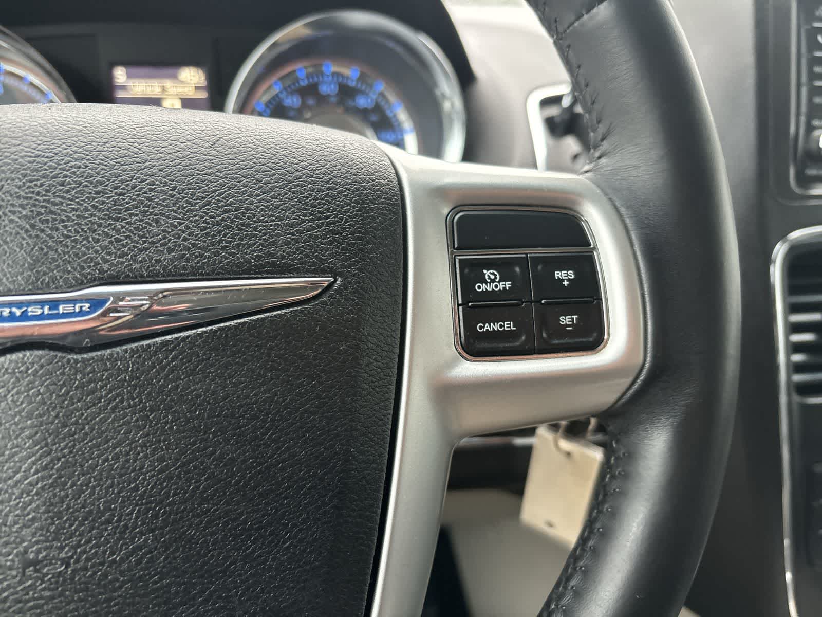 Thumbnail: 2016 Chrysler Town & Country - 12