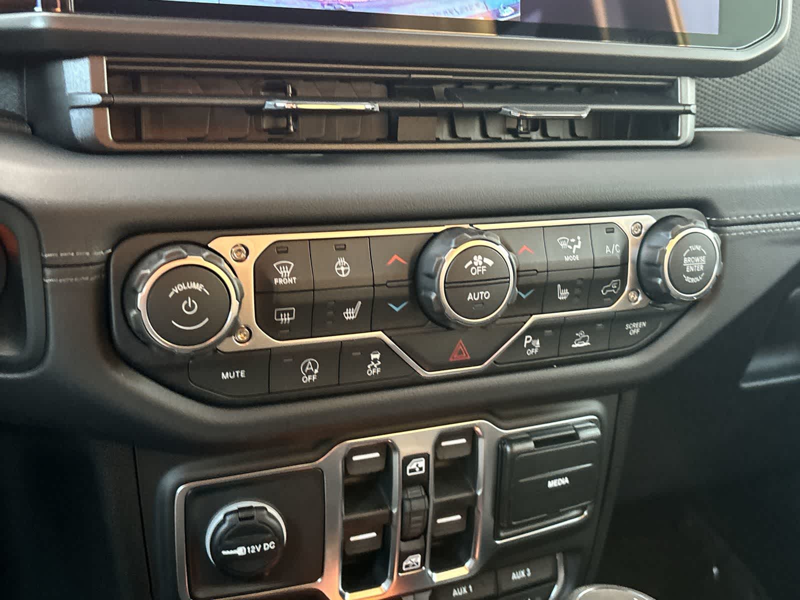 Thumbnail: 2026 Jeep Wrangler - 23