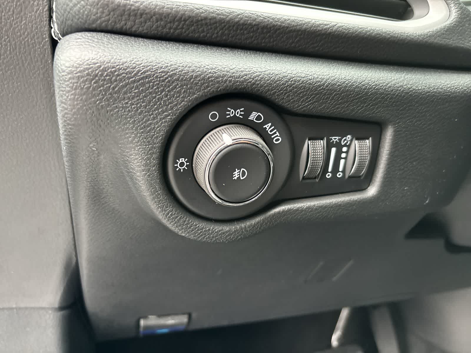 Thumbnail: 2026 Chrysler Pacifica - 11