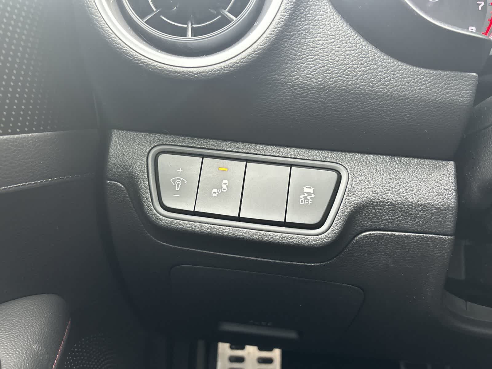 Thumbnail: 2024 Kia Forte - 16