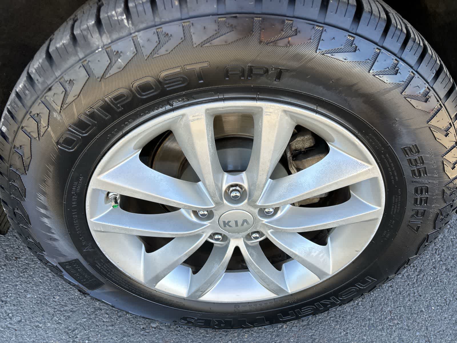 Thumbnail: 2016 Kia Sorento - 4