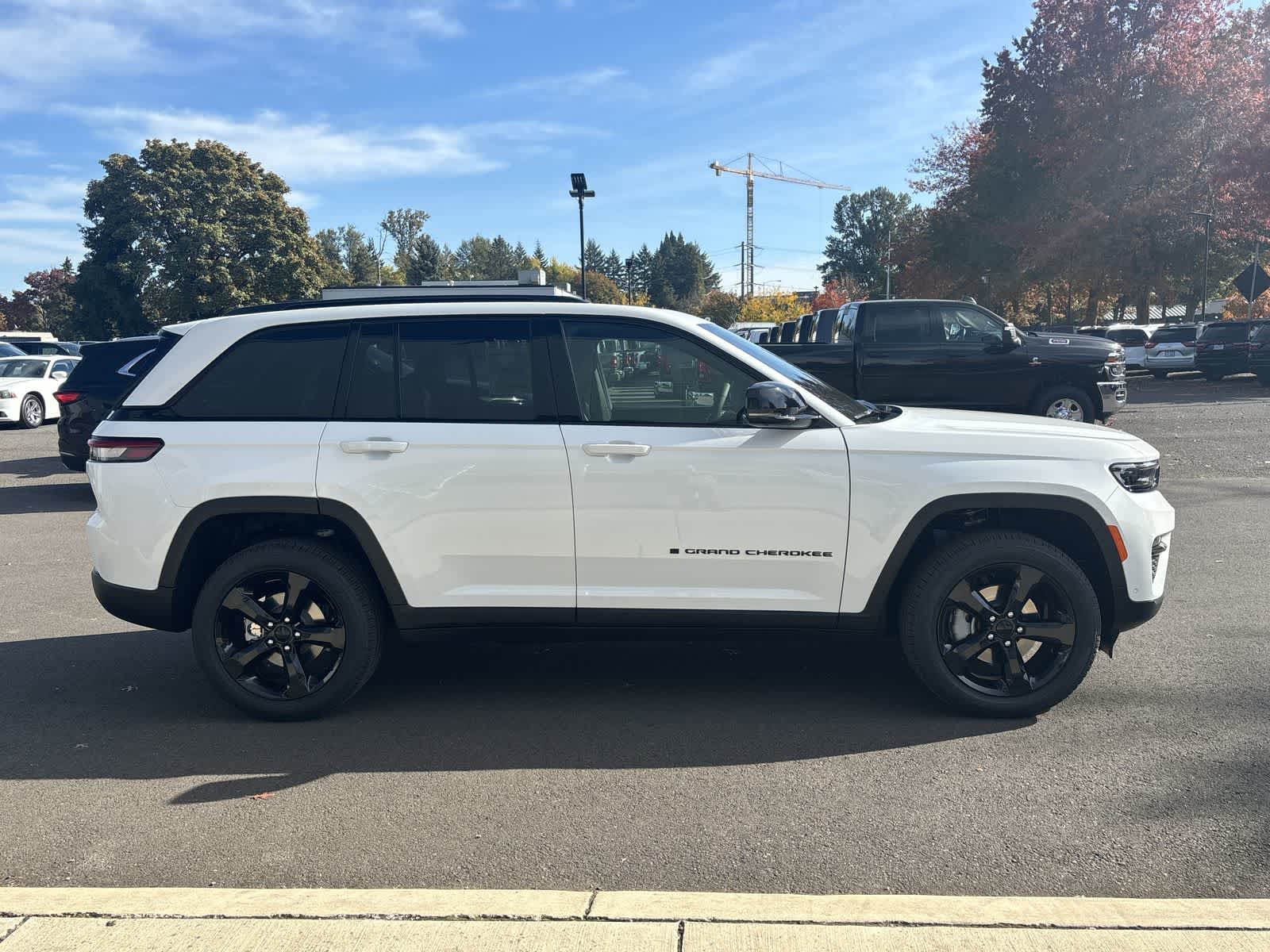 Thumbnail: 2025 Jeep Grand Cherokee - 6