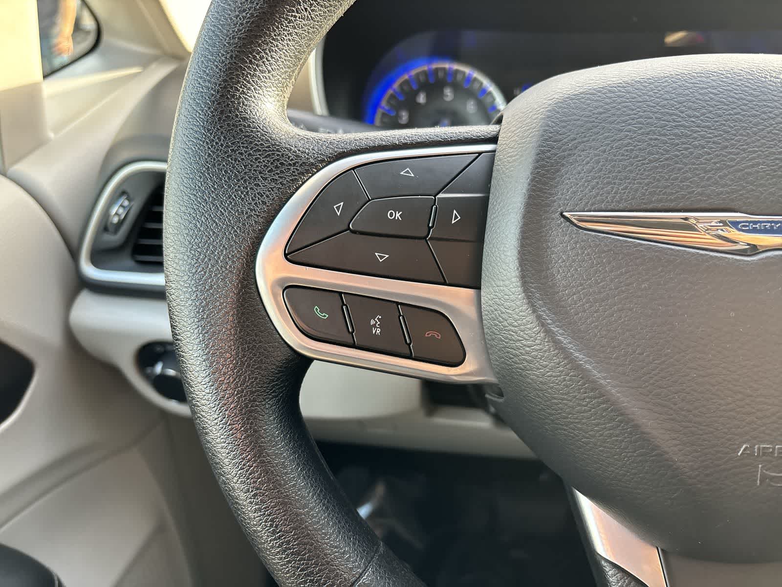 Thumbnail: 2020 Chrysler Voyager - 11