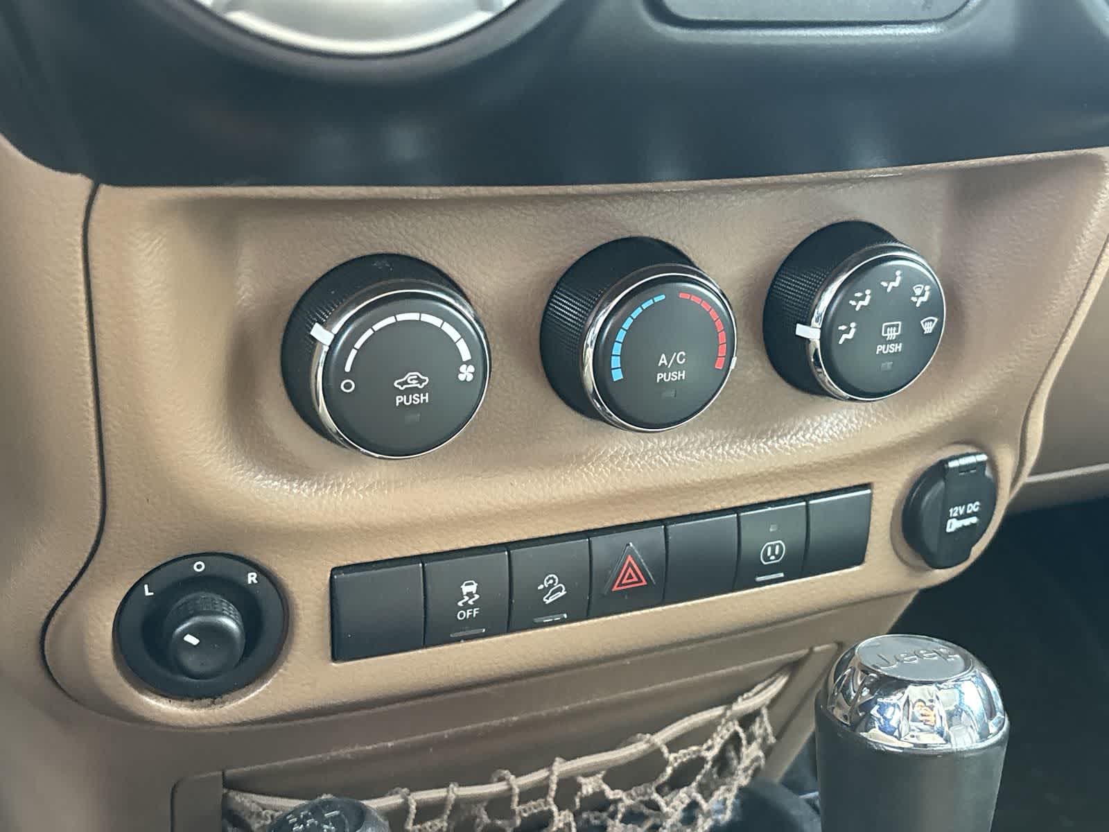 Thumbnail: 2015 Jeep Wrangler - 22