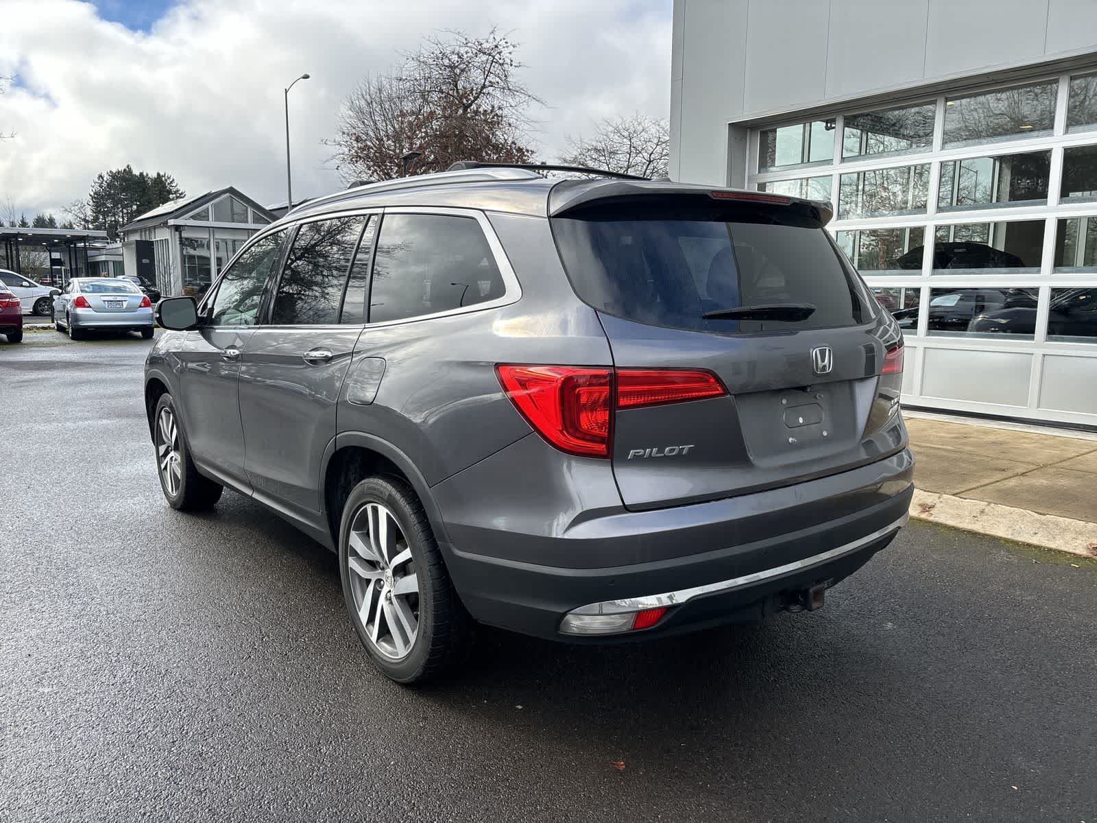 Thumbnail: 2017 Honda Pilot - 3