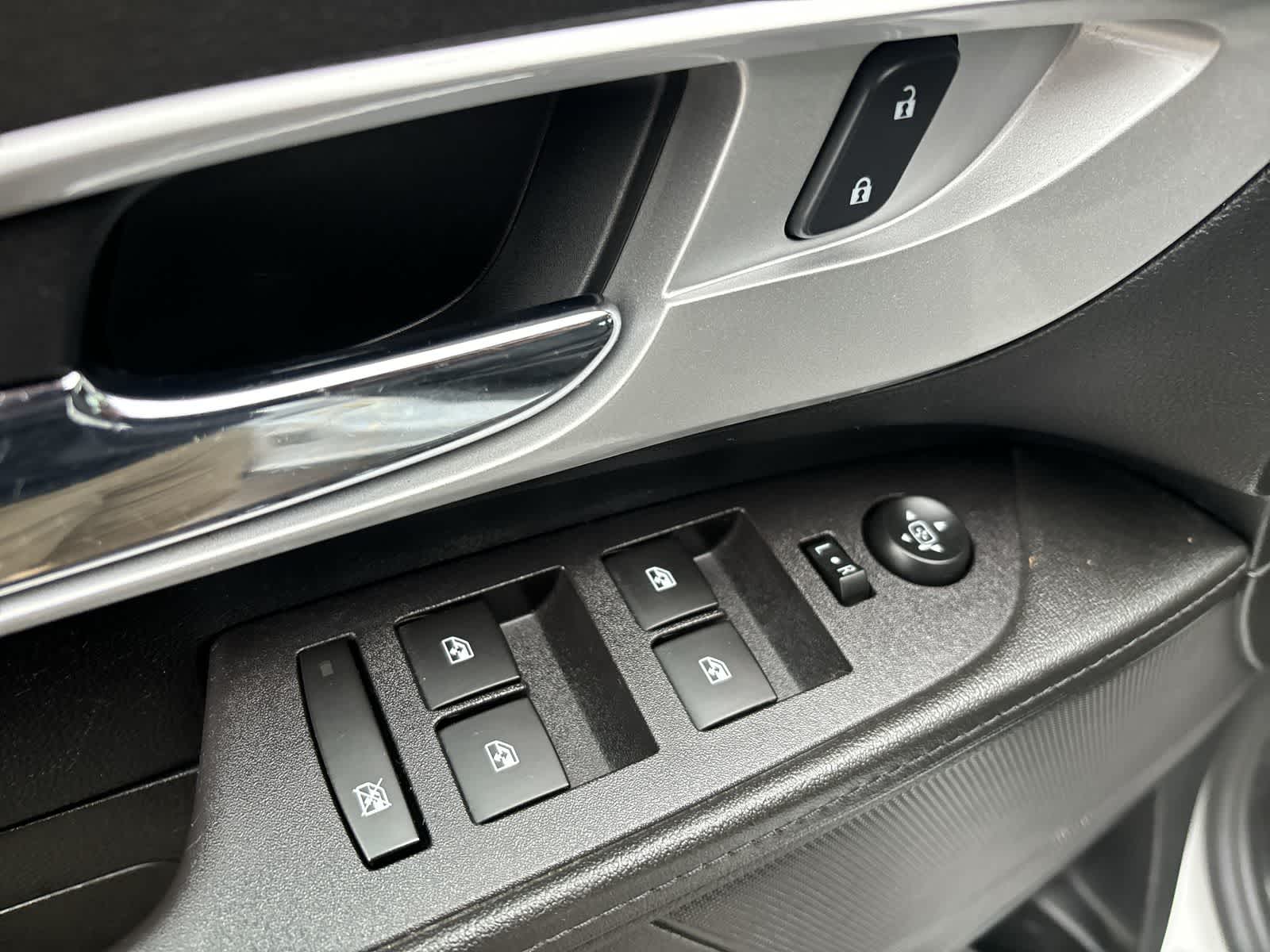 Thumbnail: 2017 Chevrolet Equinox - 8