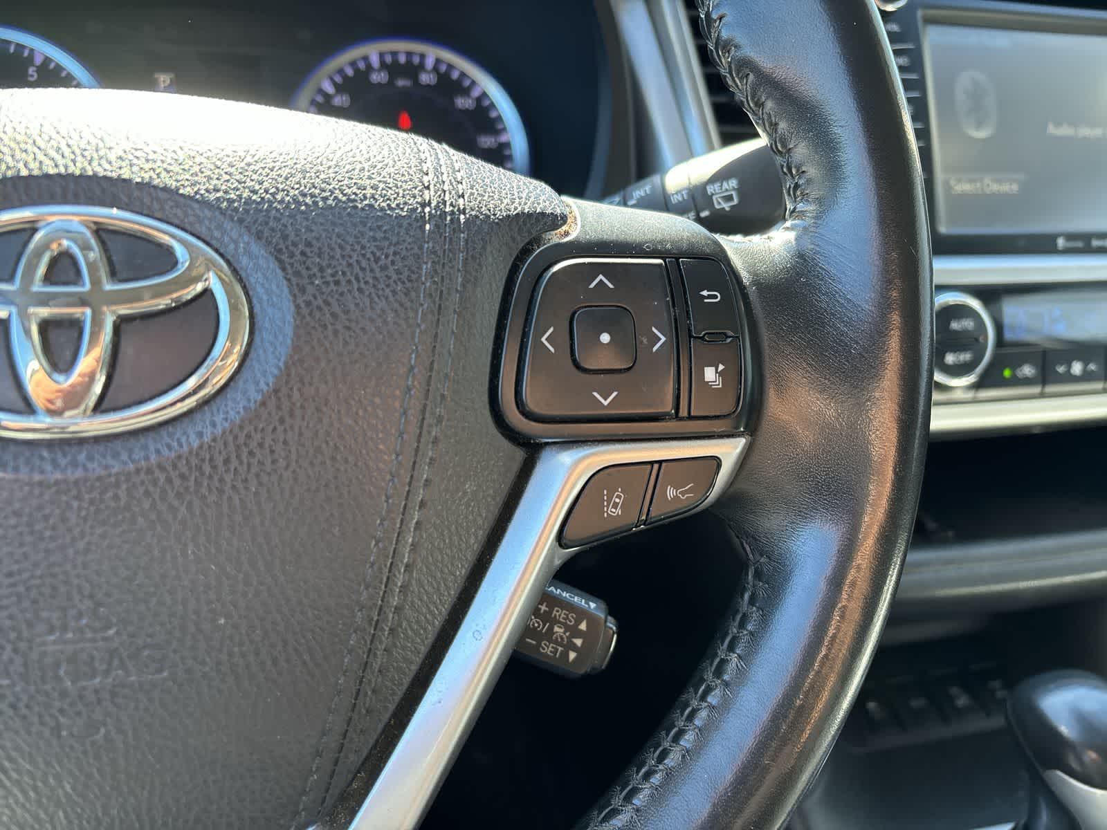 Thumbnail: 2017 Toyota Highlander - 10