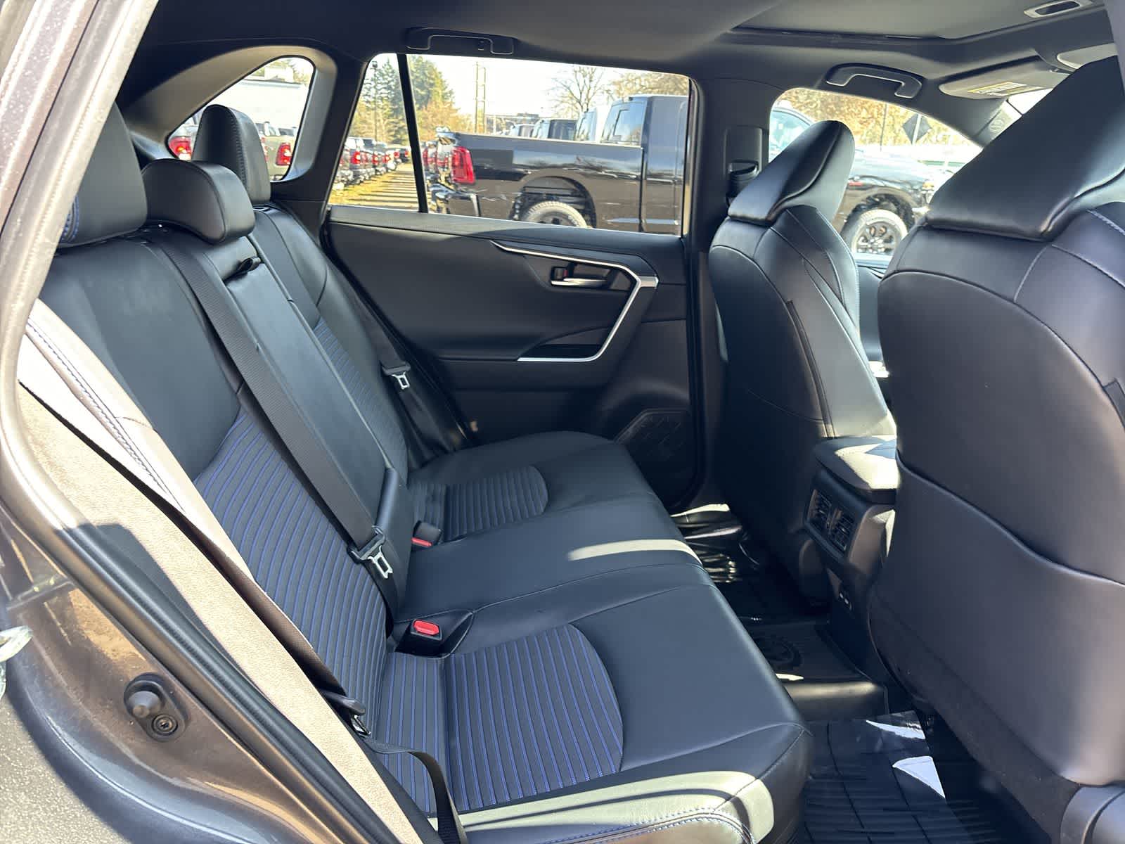 Thumbnail: 2022 Toyota RAV4 - 6