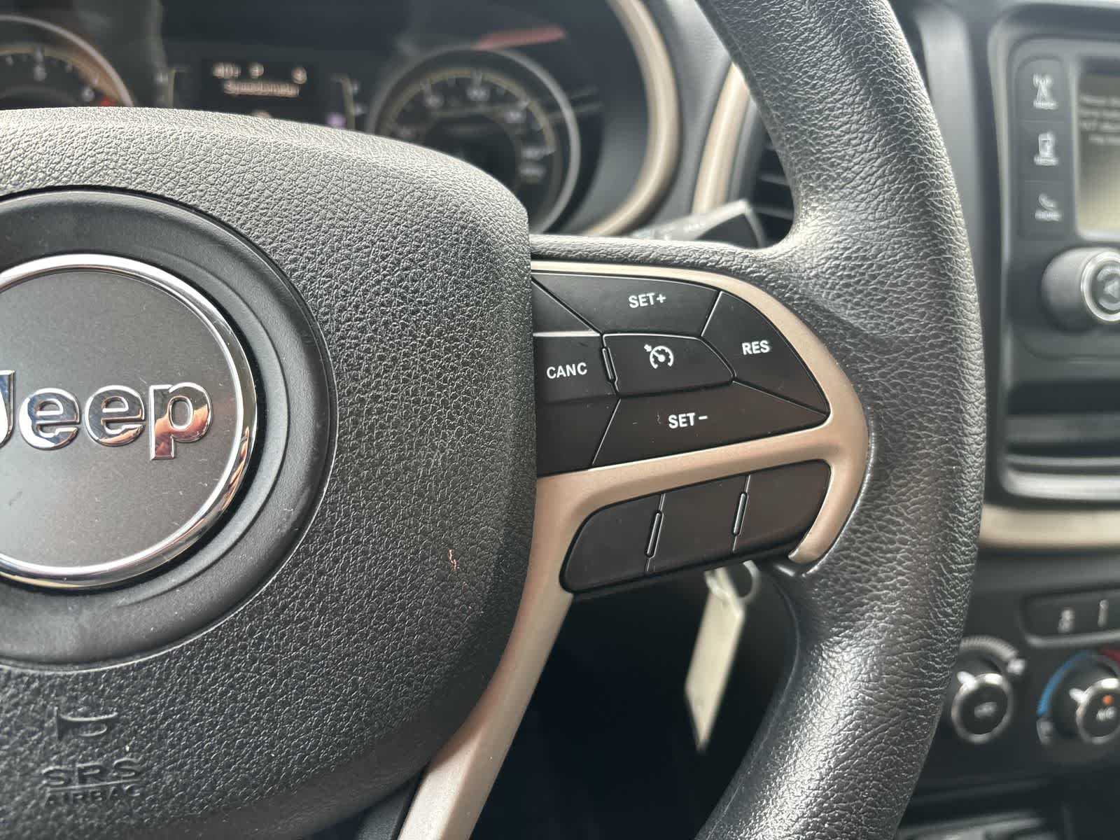 Thumbnail: 2018 Jeep Cherokee - 12