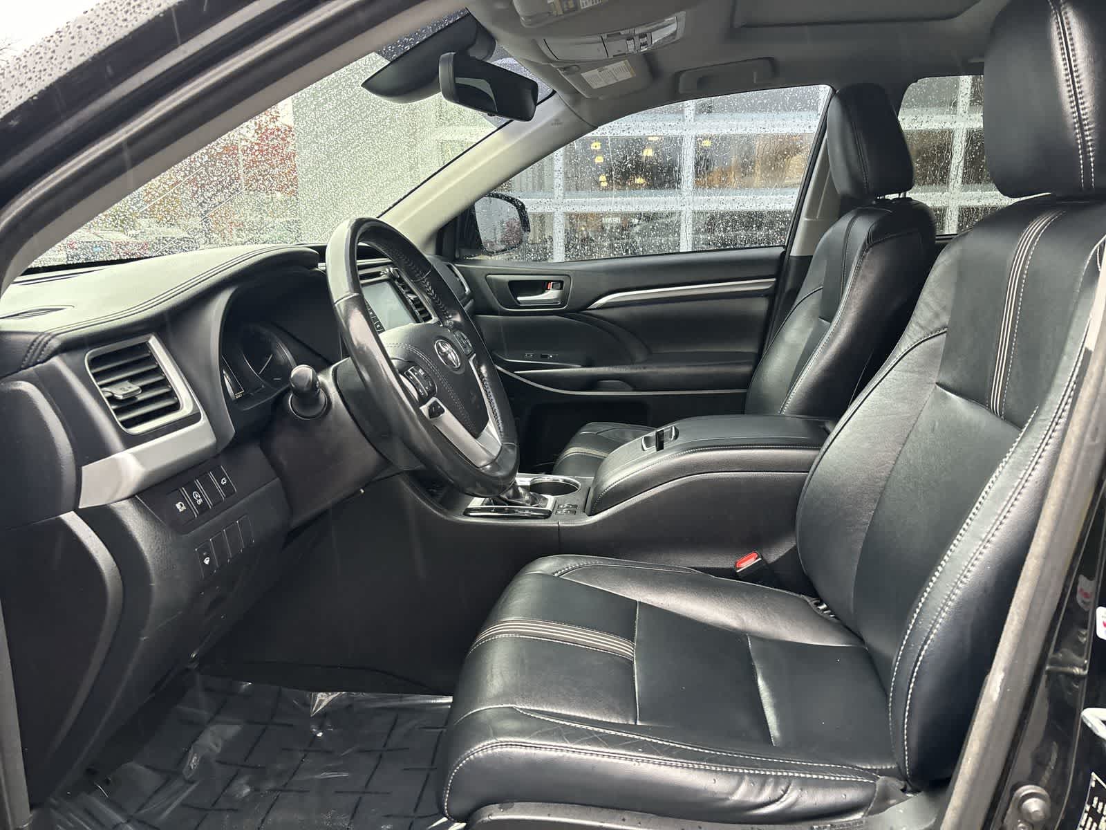 Thumbnail: 2017 Toyota Highlander - 7