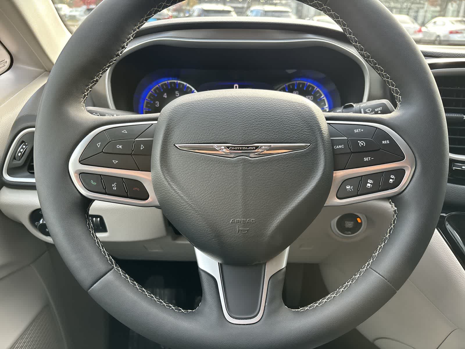 Thumbnail: 2024 Chrysler Pacifica - 10