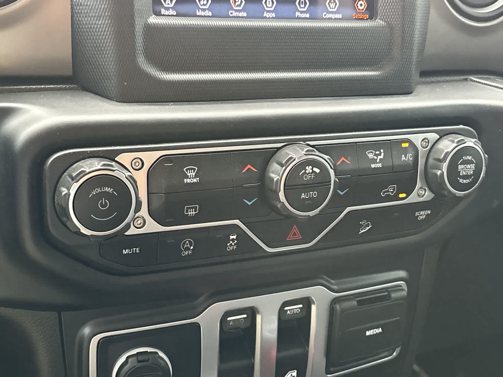 Thumbnail: 2019 Jeep Wrangler - 25