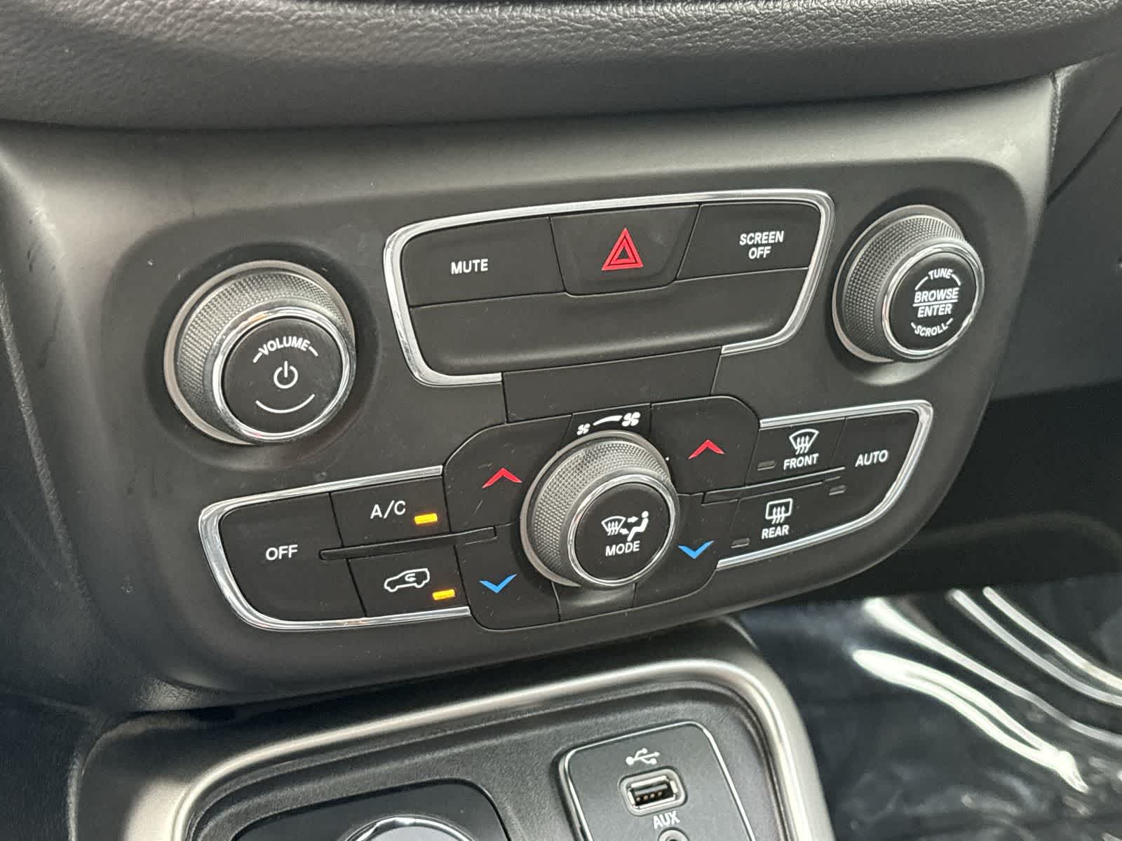 Thumbnail: 2019 Jeep Compass - 23