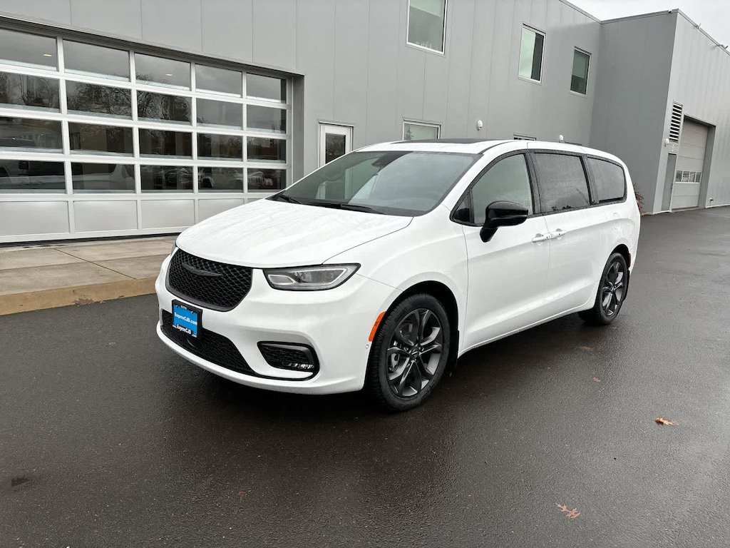 New 2026 Chrysler Pacifica Select Passenger Van