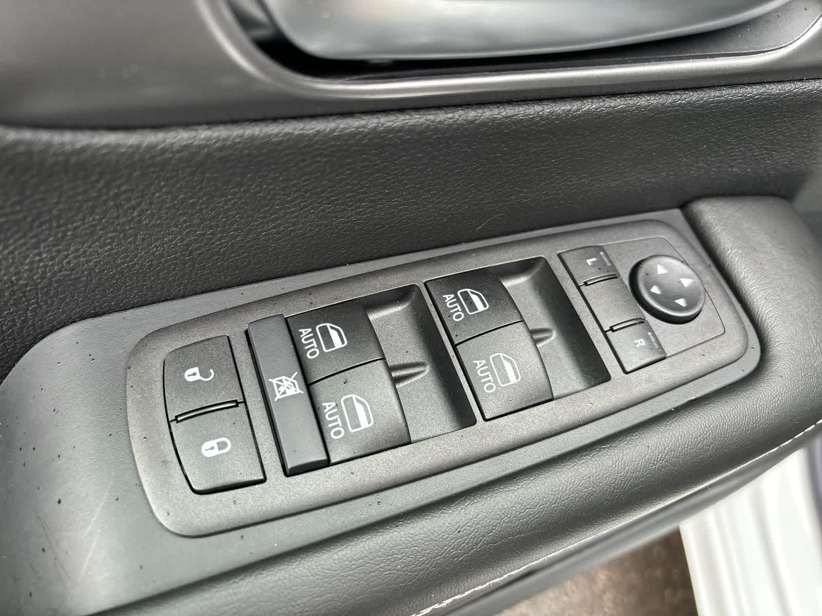 Thumbnail: 2026 Chrysler Pacifica - 10