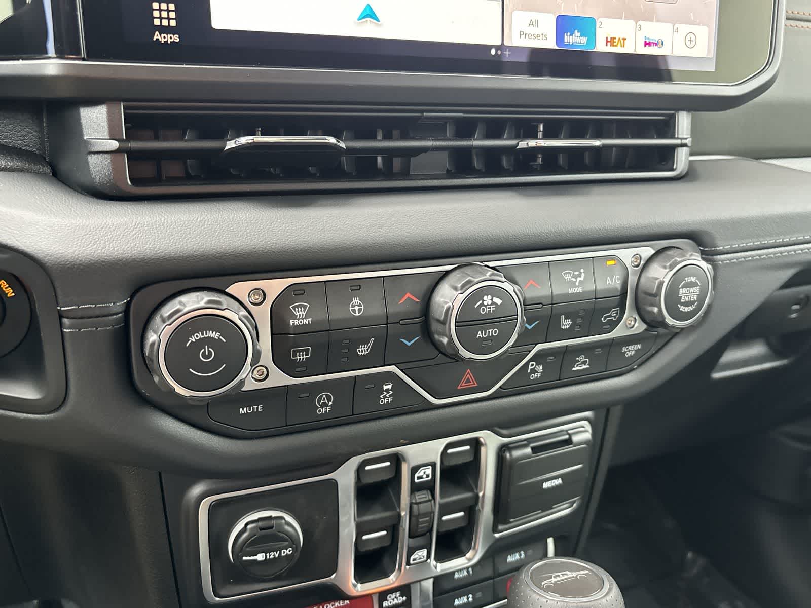 Thumbnail: 2026 Jeep Gladiator - 25